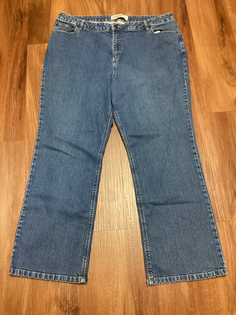 Route 66 Favorite Fit Straight Leg Medium Wash Blue Jeans. Size 22 Average.